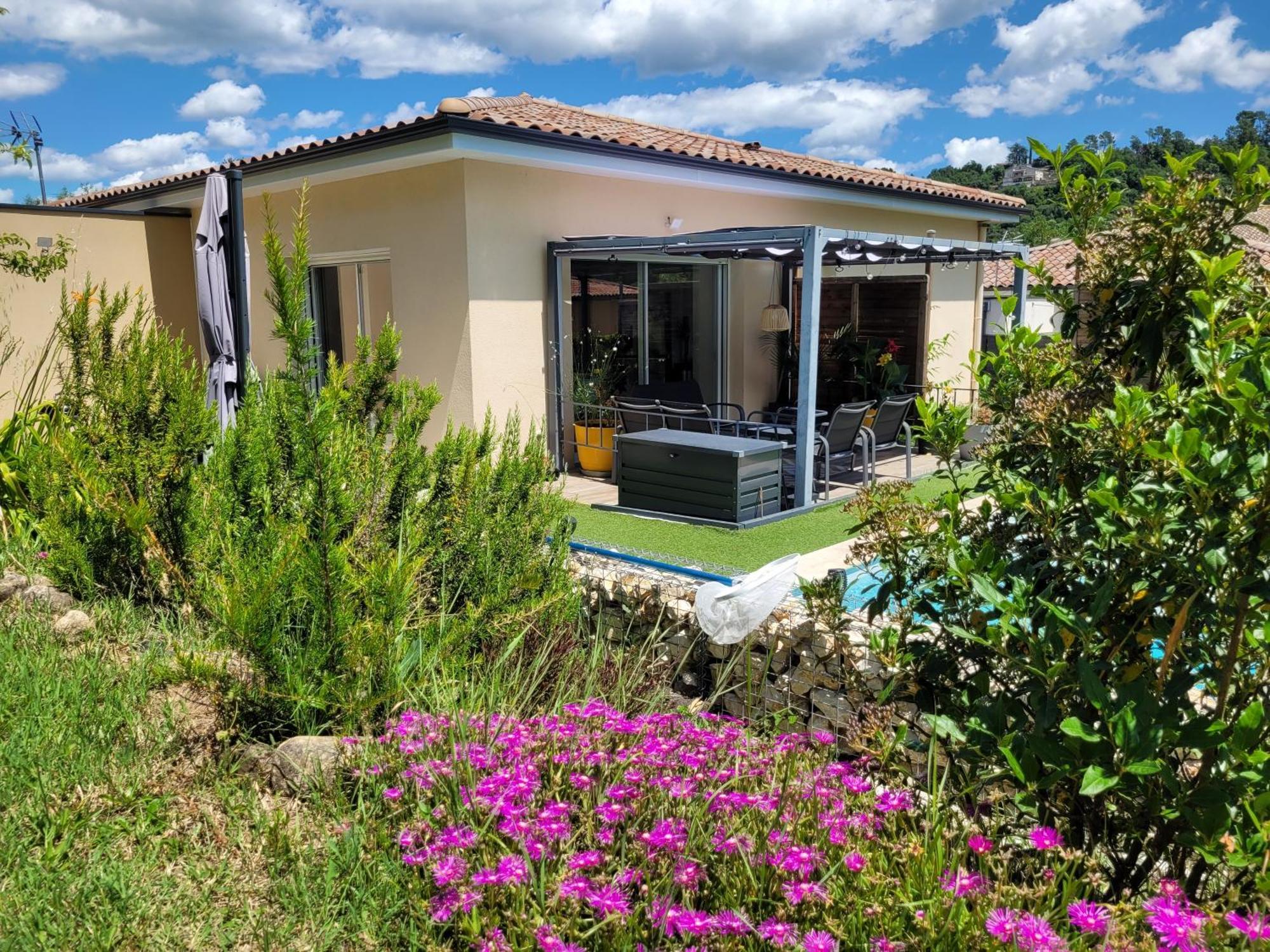 La Villa Des Papillons De Dugradus Aubenas Exterior photo